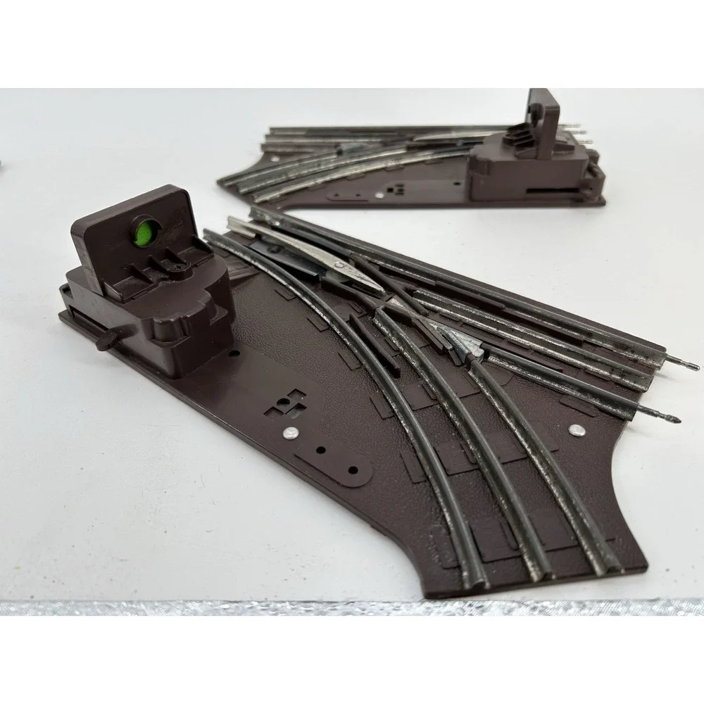 Lionel 6-5021/2  Manual Switch Tracks Set of 2   Left & Right Turnouts O-27